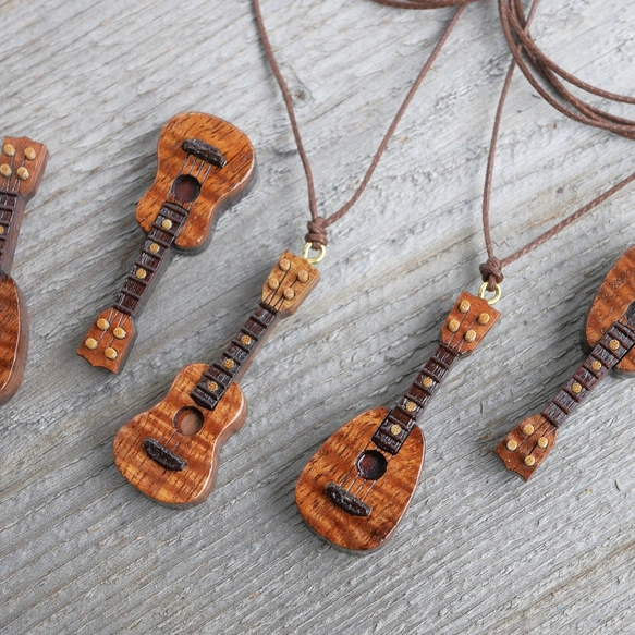 ハワイアン　ウクレレミニチュア　ペンダント